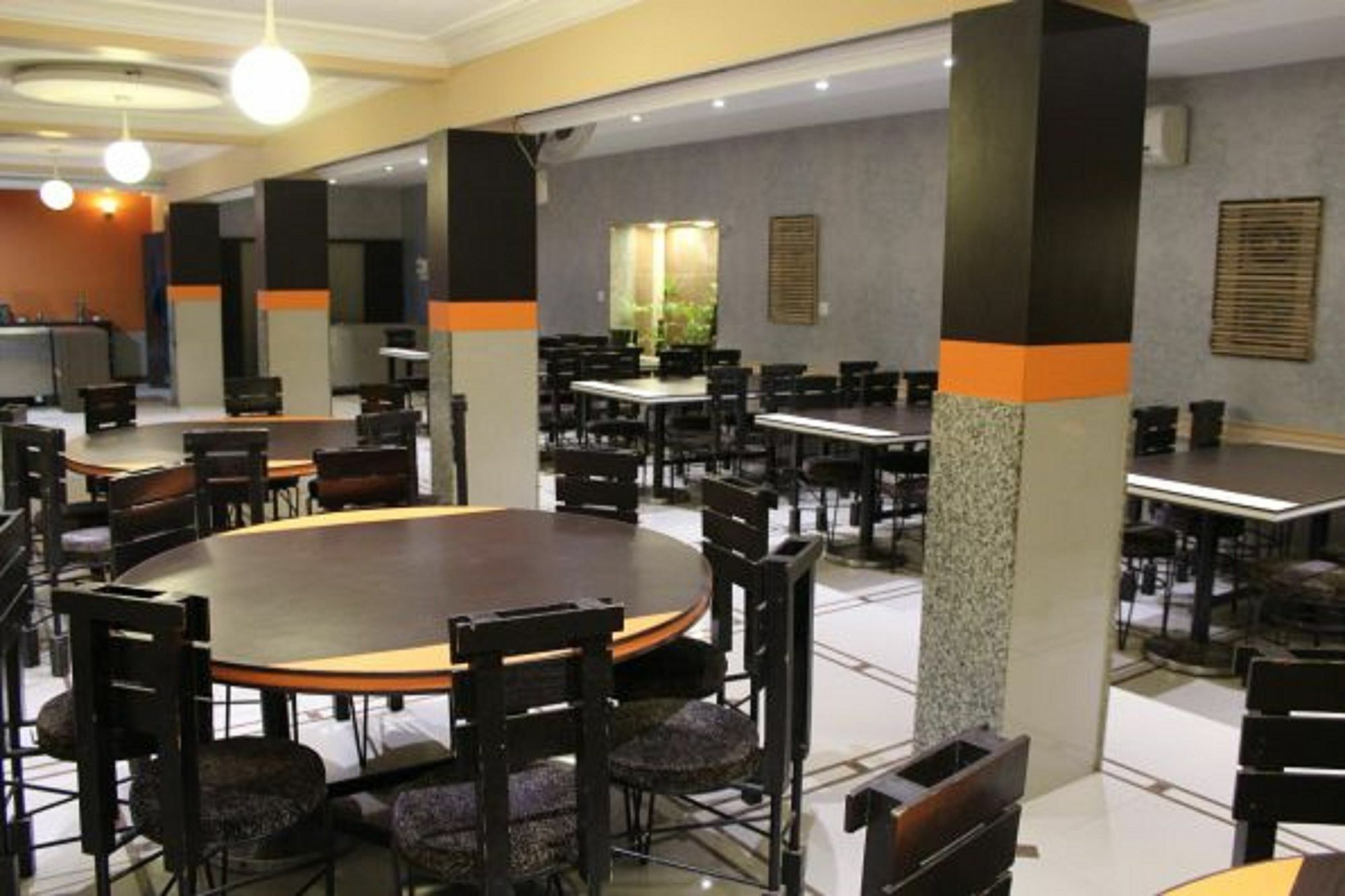 Hotel Orange Inn Sarkhej 外观 照片